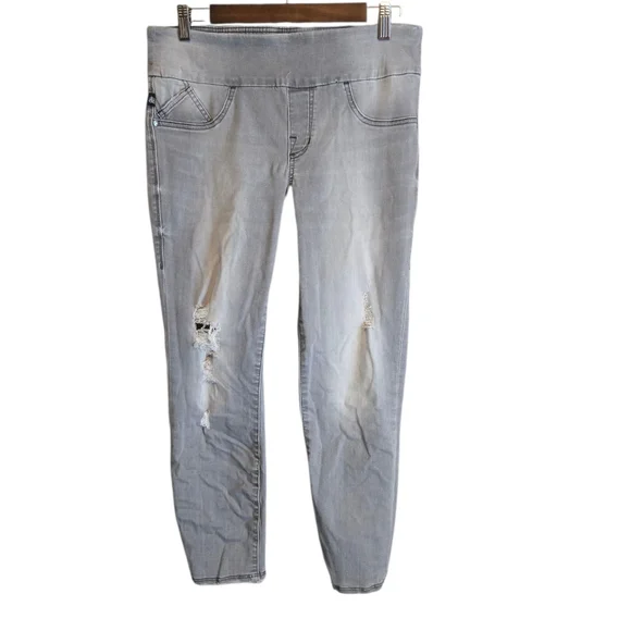 Rock & Republic Pull On Fever Crop - Picture 2 of 6